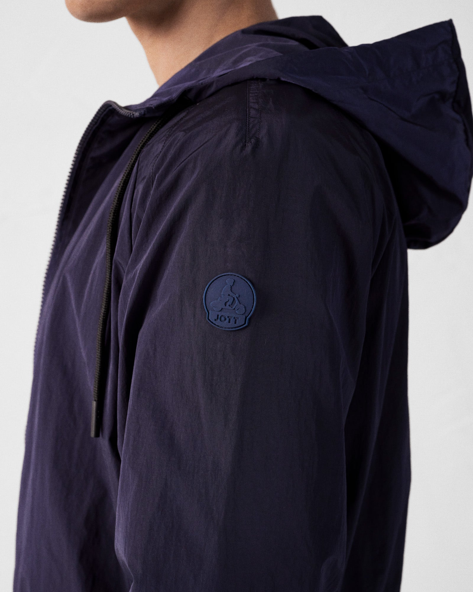 Blouson coupe-vent léger à capuche Marine Storm