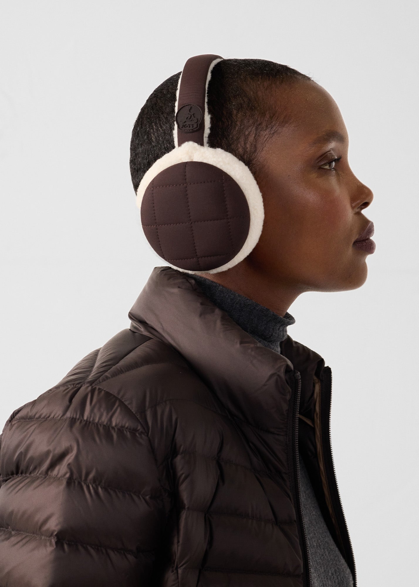 Cache-oreilles Café noir Fuzzy